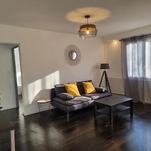 https://le-petit-meas-superbe-appartement-au-calme.hotels-rhonealpes.com