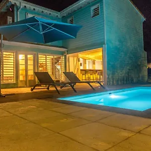 https://villa-crole-avec-piscine-et-jacuzzi.comcaribbean.com