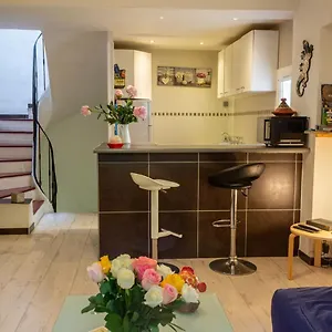 https://confortable-duplex-en-cur-de-ville.fr-provencehotel.com