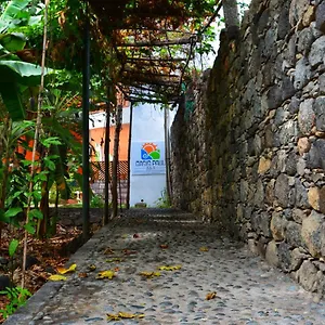 Hotel Oasis Residencial, Paul